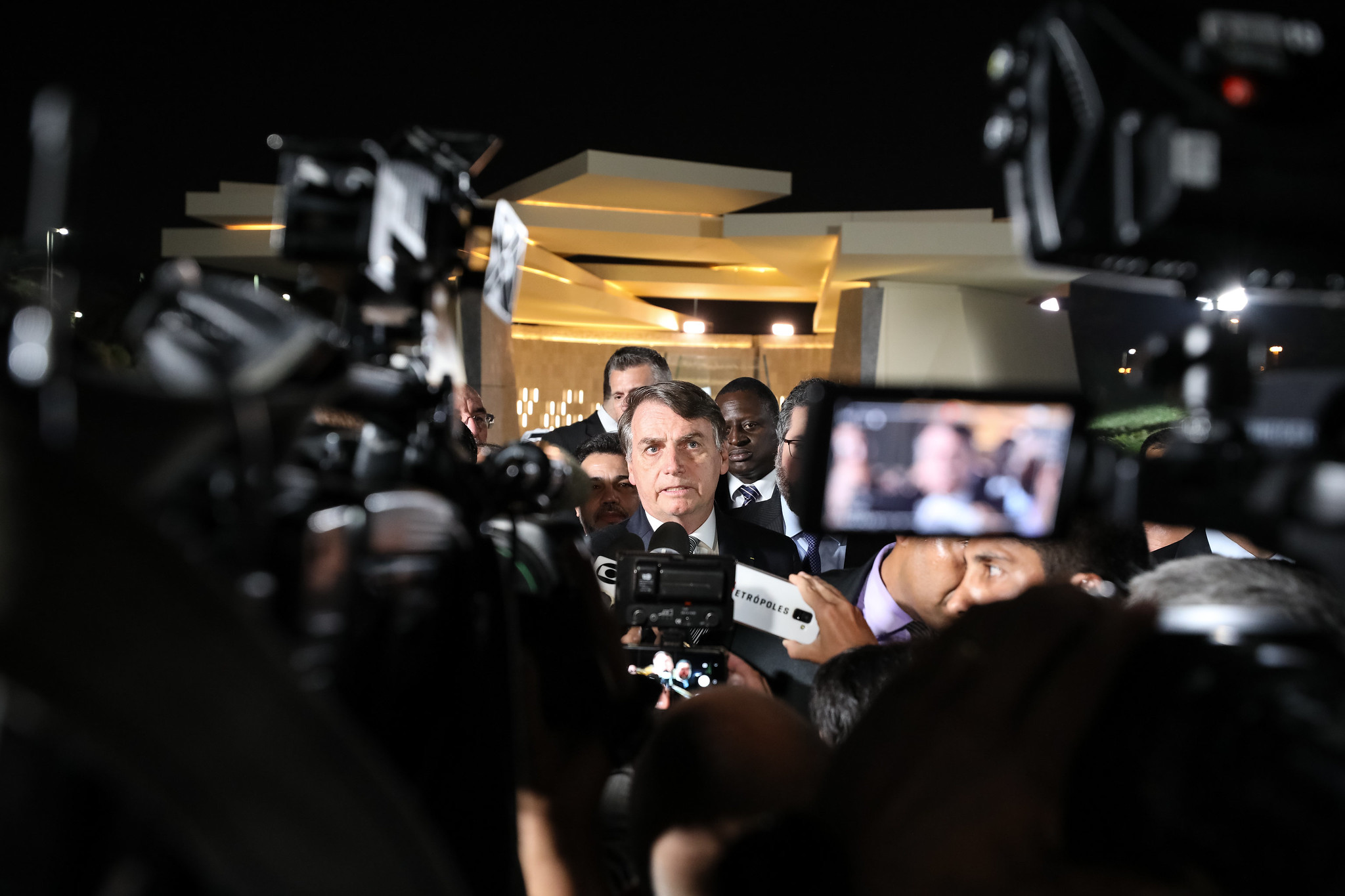 Imagem referente a Em dia de eleição na Argentina, Bolsonaro diz que quer ampliar comércio