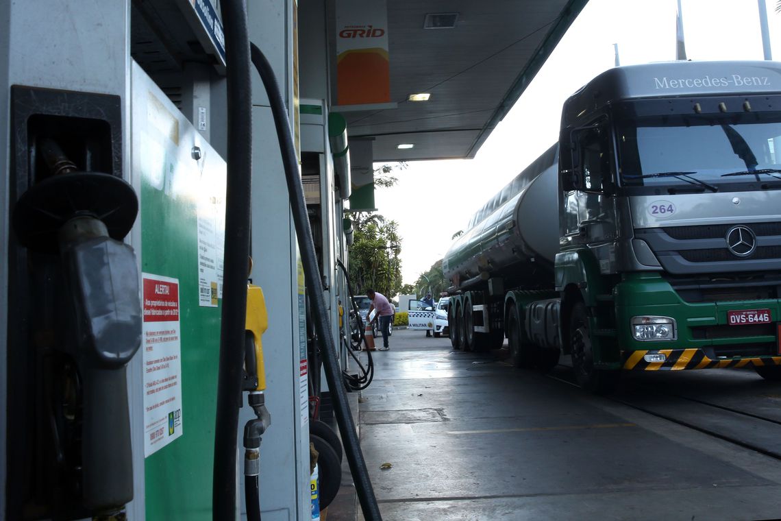 Imagem referente a Etanol é competitivo com gasolina em quatro Estados brasileiros, diz ANP