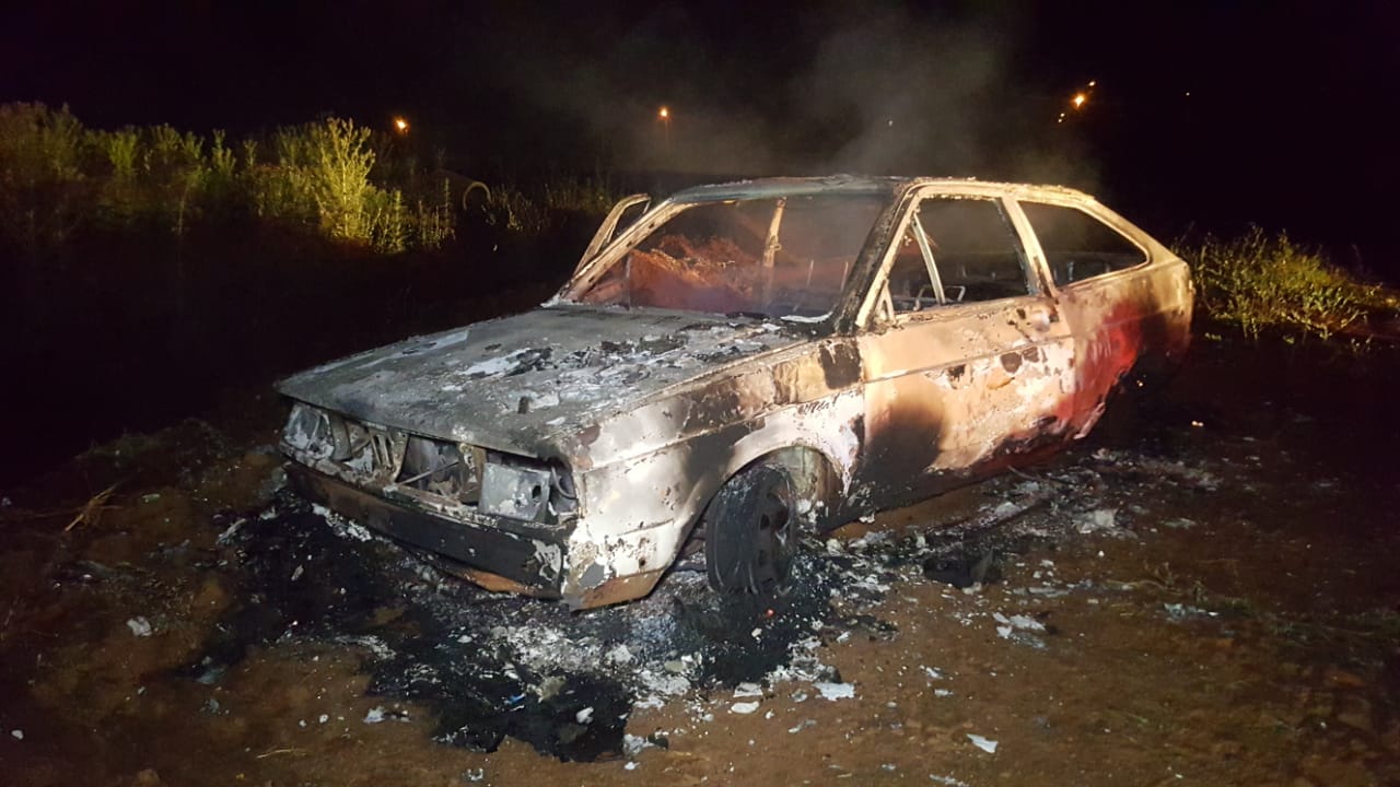 Imagem referente a Carro furtado é destruído em incêndio no Bairro Morumbi