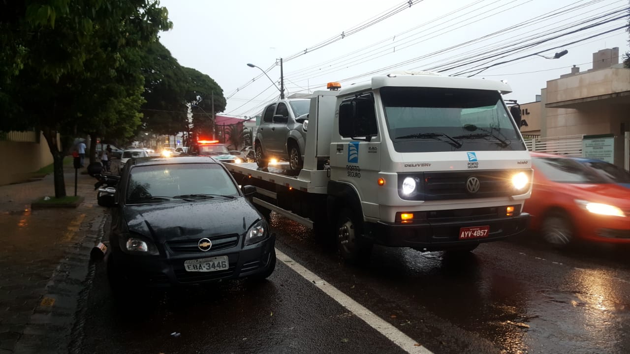 Imagem referente a Colisão entre carros é registrada na Rua Minas Gerais