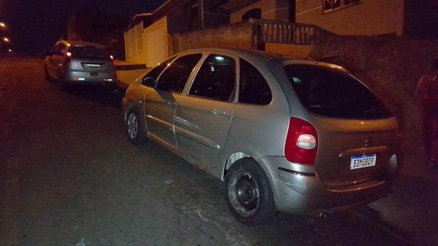 Imagem referente a Ponta Grossa: Condutor abandona veículo após colisão na madrugada