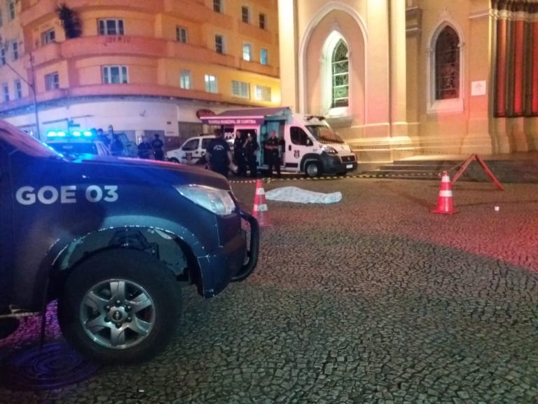 Imagem referente a Jovem é morto a facadas em frente a Catedral de Curitiba
