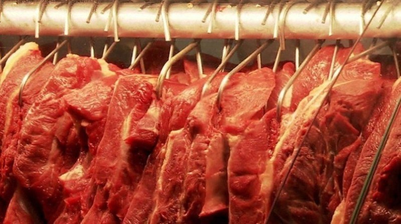 Imagem referente a Carne: se não vendermos para o mundo, vai quebrar o Brasil também, diz Bolsonaro
