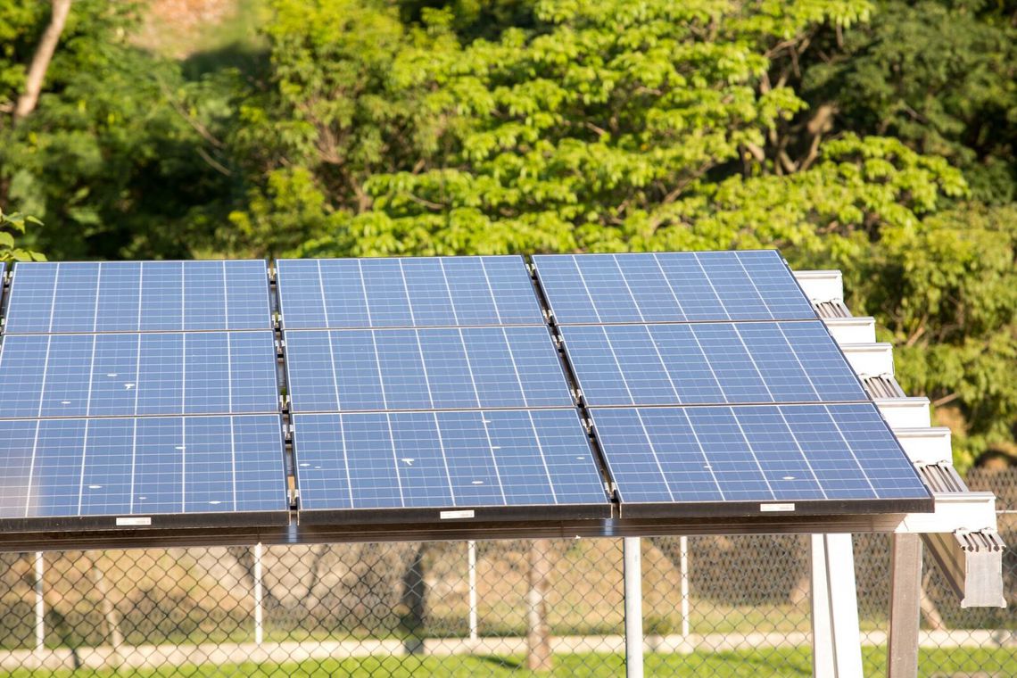 Imagem referente a Em projeto pioneiro, Paraná vai instalar painéis solares em 246 prédios públicos