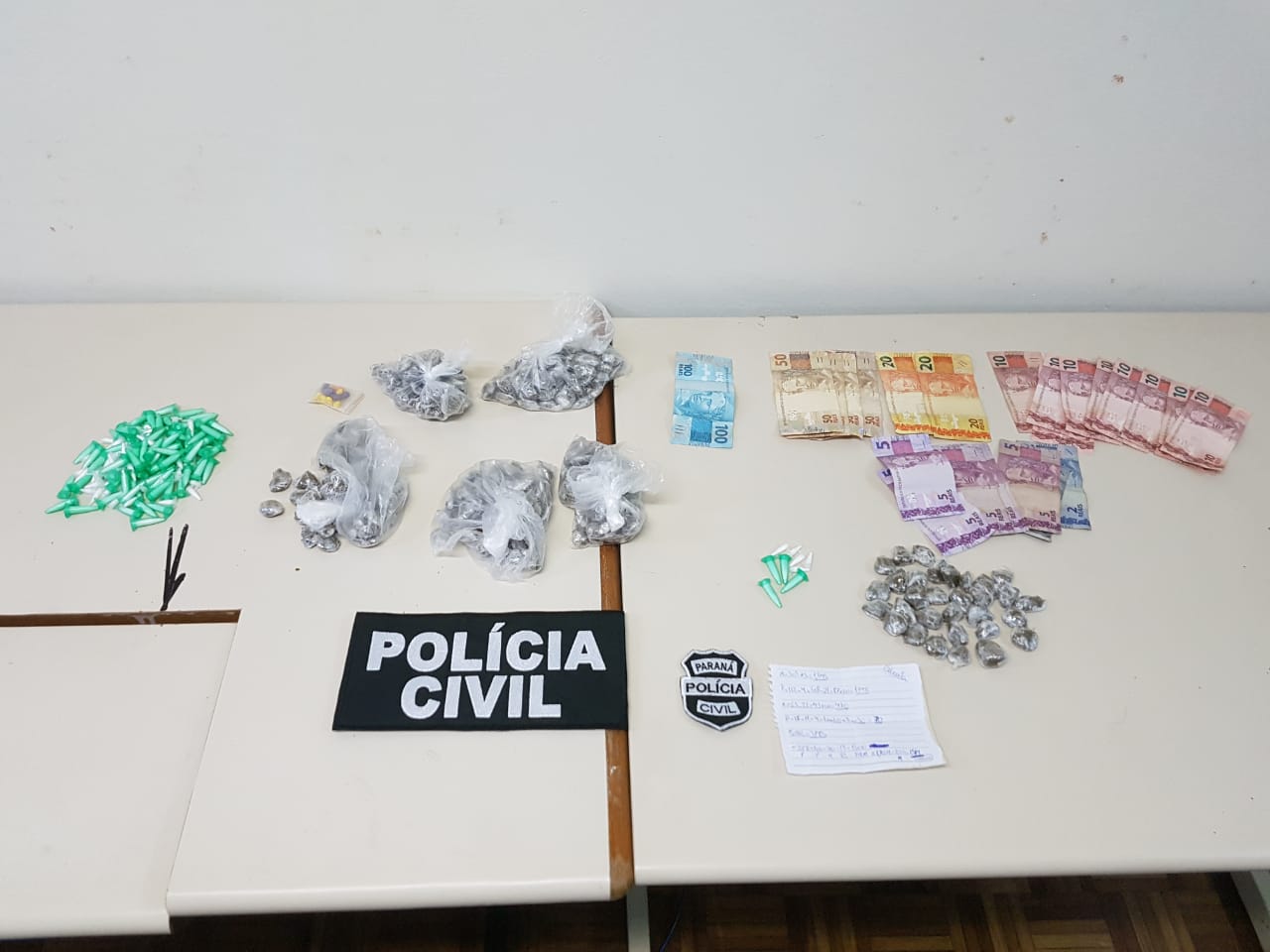 Imagem referente a PCPR prende em flagrante jovens suspeitos de vender drogas no Centro de Curitiba