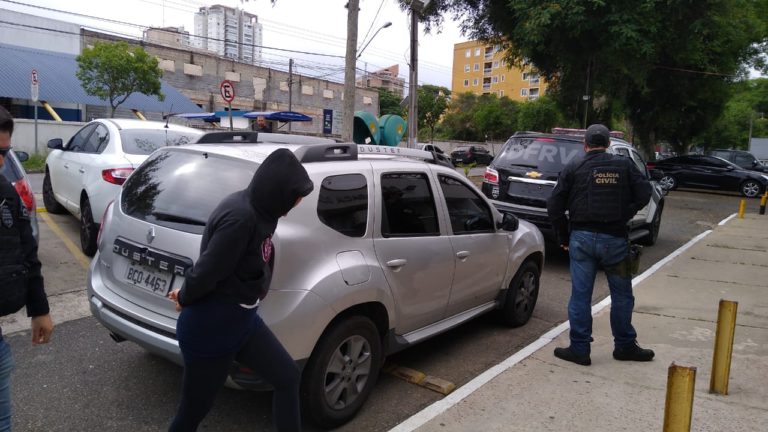 Imagem referente a Polícia Civil prende dois suspeitos de cometer roubos e furtos de veículos em Curitiba