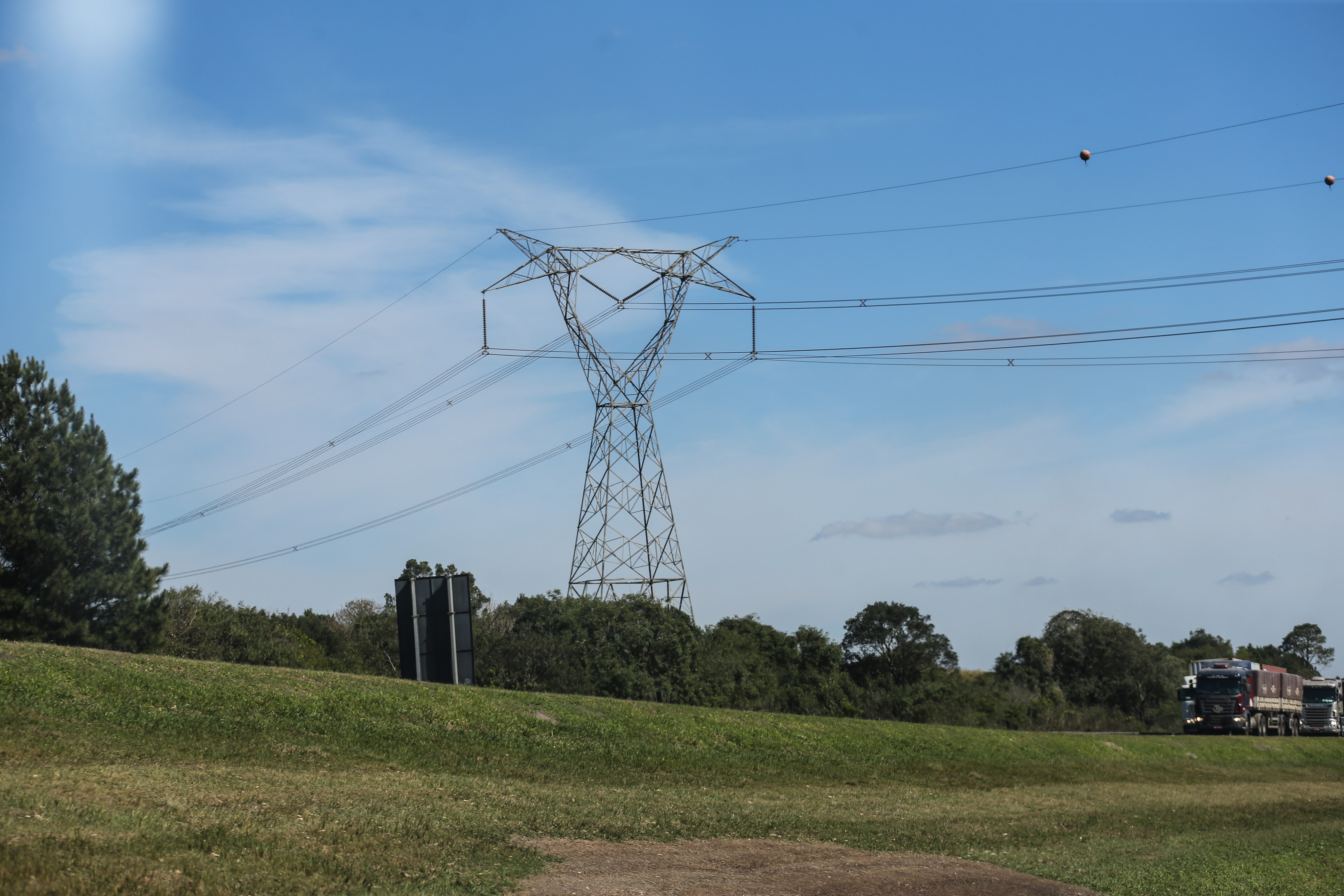 Imagem referente a Aneel estabelece base de dados das instalações de transmissão de energia elétrica