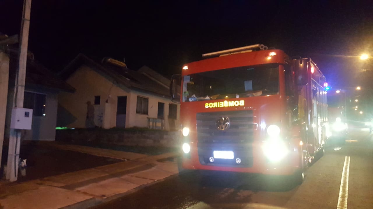 Imagem referente a Princípio de incêndio mobiliza bombeiros no Bairro Interlagos