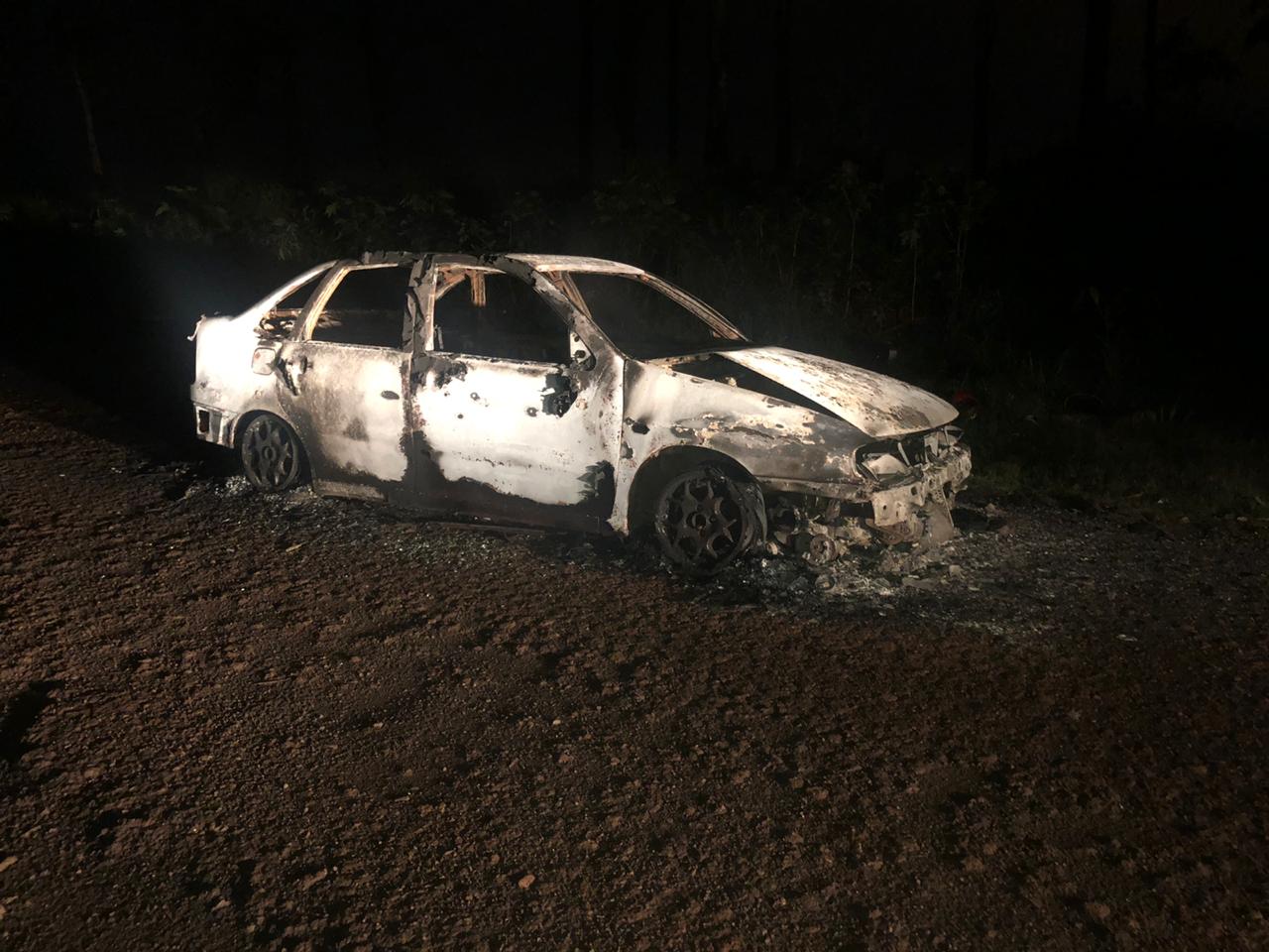 Imagem referente a Maringá: carro roubado é encontrado queimado com corpo dentro