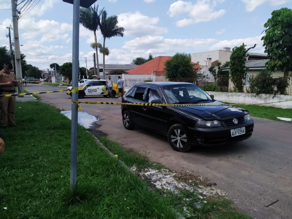 Imagem referente a Atirador manda motorista descer e mata jovem dentro de carro em Curitiba