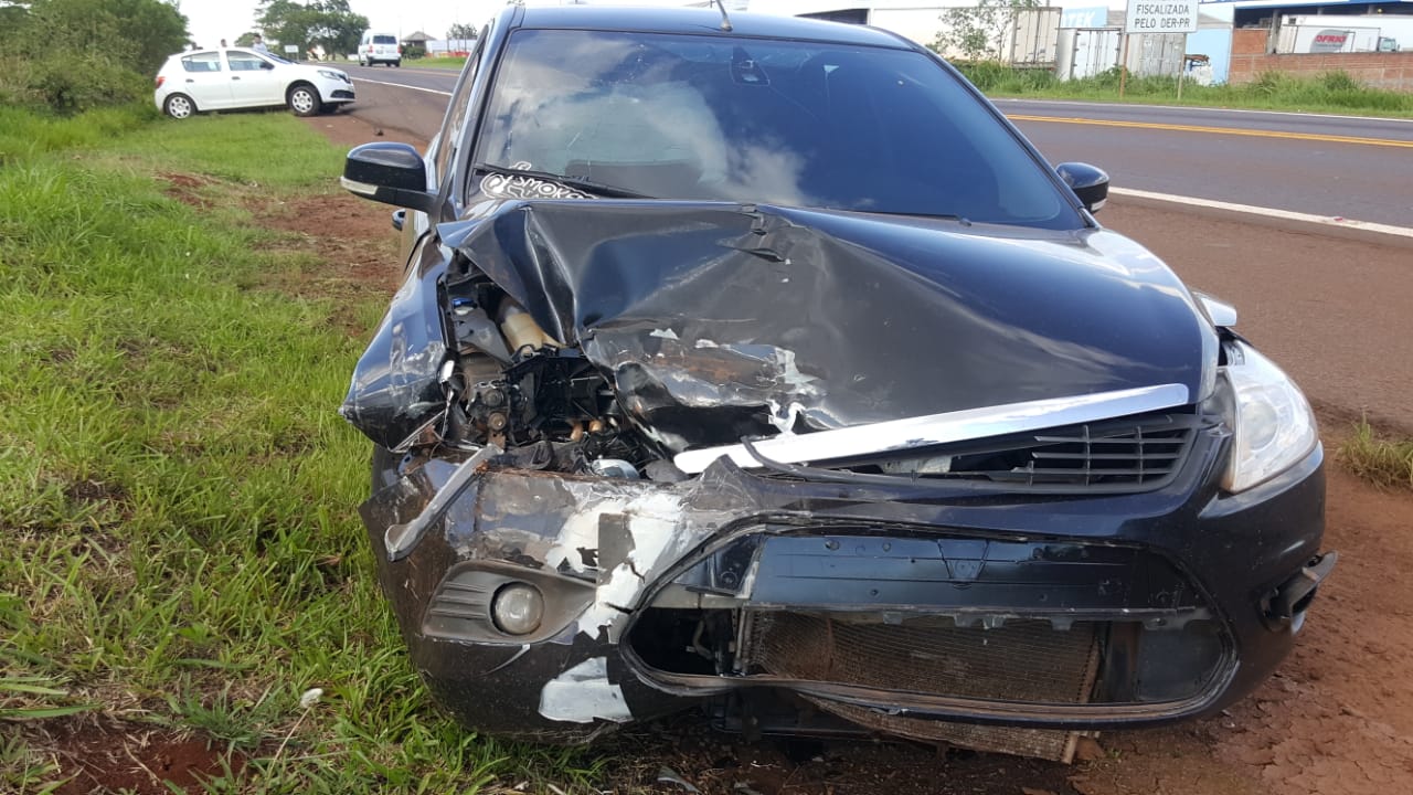 Carros se envolvem em colisão na rodovia BR-369, em Cascavel - CGN