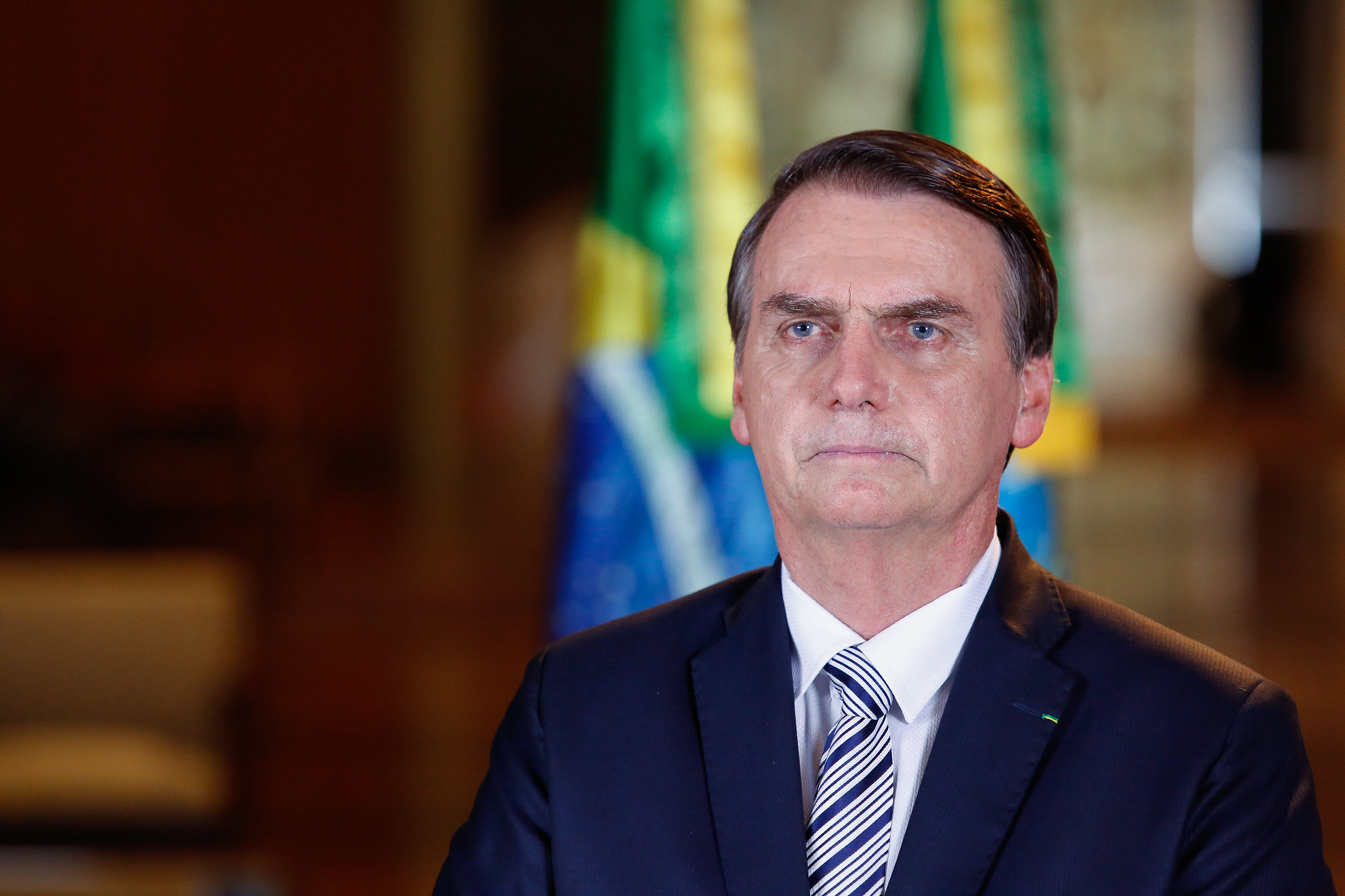 Imagem referente a Bolsonaro culpa ‘monopólio’ e ICMS por preço de combustível