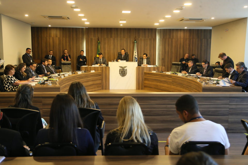 Imagem referente a CCJ da Assembleia aprova reforma da Previdência no Paraná; servidores criticam rapidez