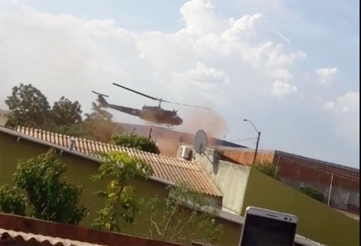 Imagem referente a Vídeo: Helicóptero das Forças Armadas do Paraguai cai na fronteira com o Brasil