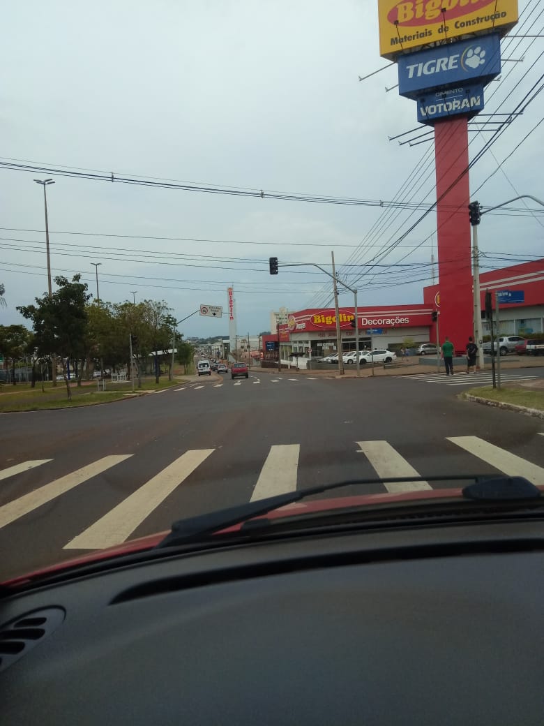 Imagem referente a Moradores reclamam de semáforo da Avenida Tancredo Neves