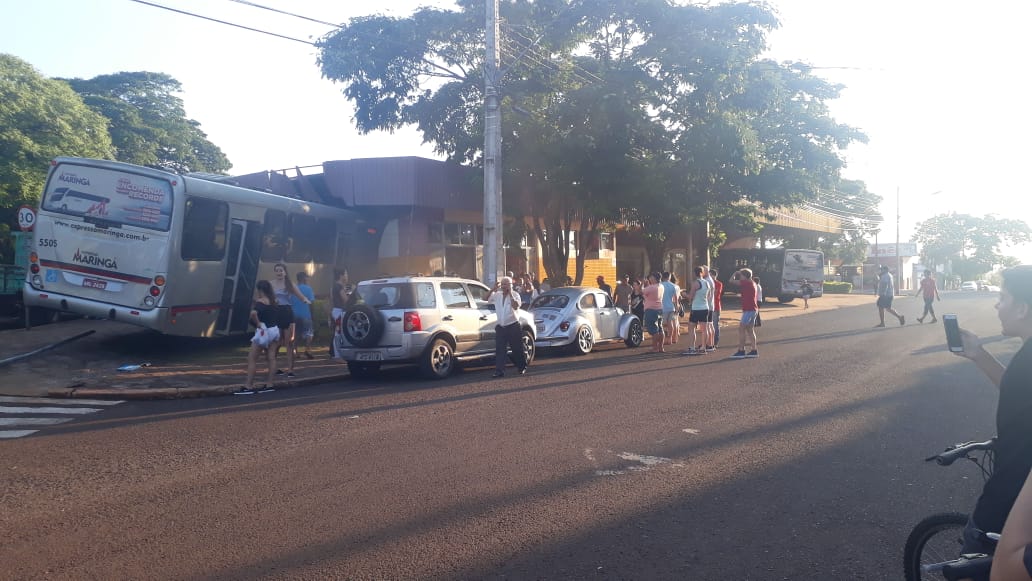 Imagem referente a Ônibus invade rodoviária de Corbélia e várias pessoas ficam feridas