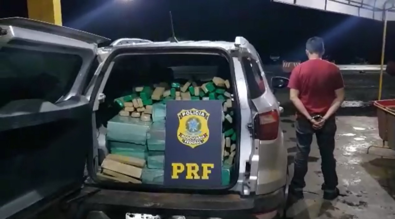 Imagem referente a PRF prende traficante gaúcho com 631 quilos de maconha no Paraná