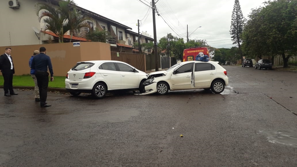 Imagem referente a Acidente entre carros é registrado no Bairro Country