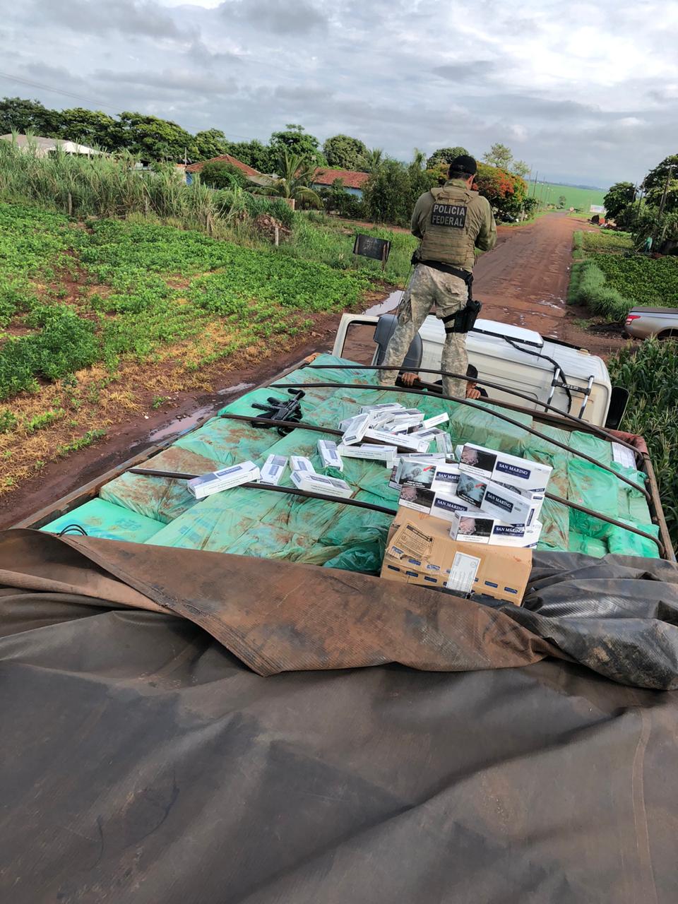 Imagem referente a Operação Hórus apreende carreta Bitrem carregada com cigarros paraguaios