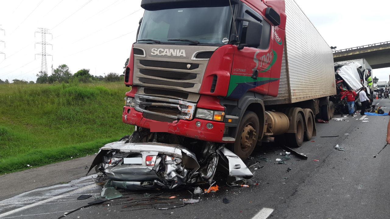 Imagem referente a PRF atualiza para cinco número de mortos em acidente na BR-116, em São José dos Pinhais