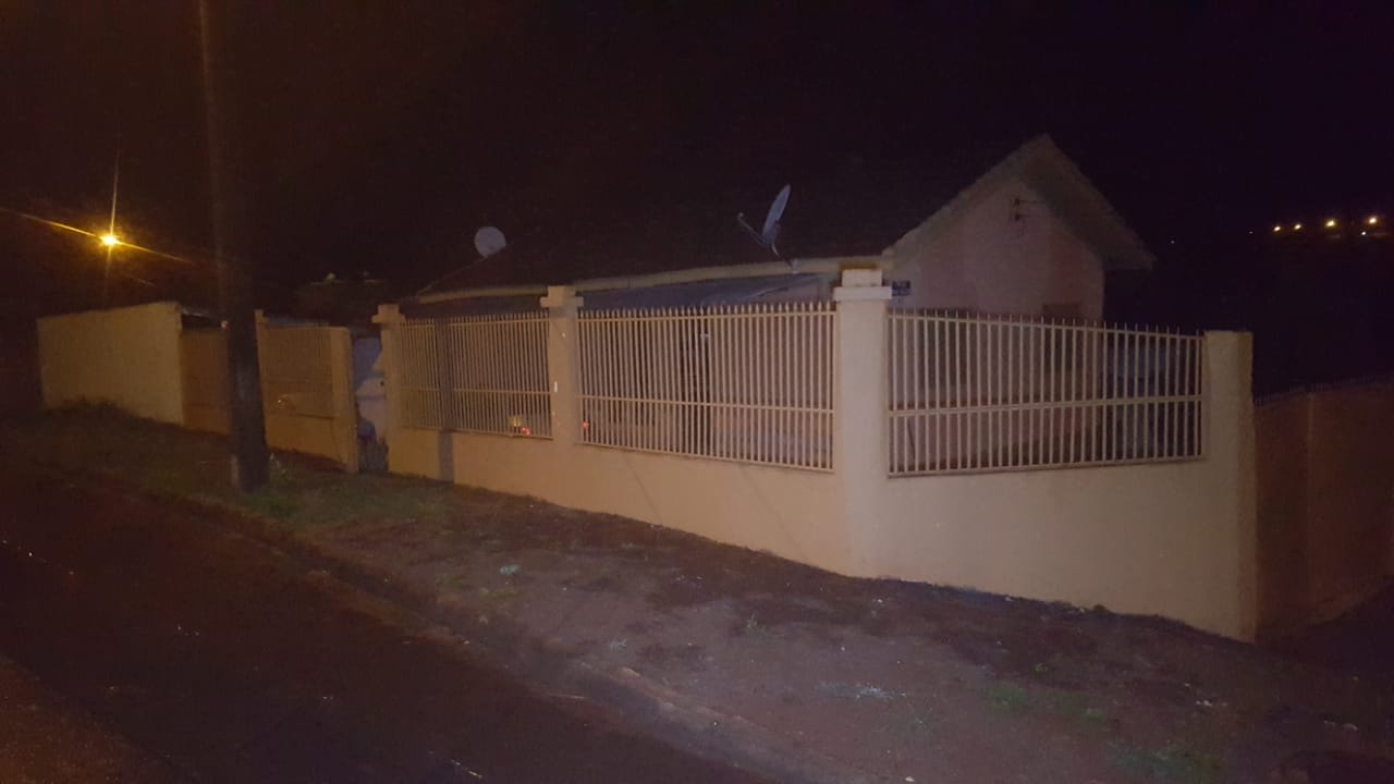 Imagem referente a Raio atinge residência no Bairro Guarujá e provoca destelhamento