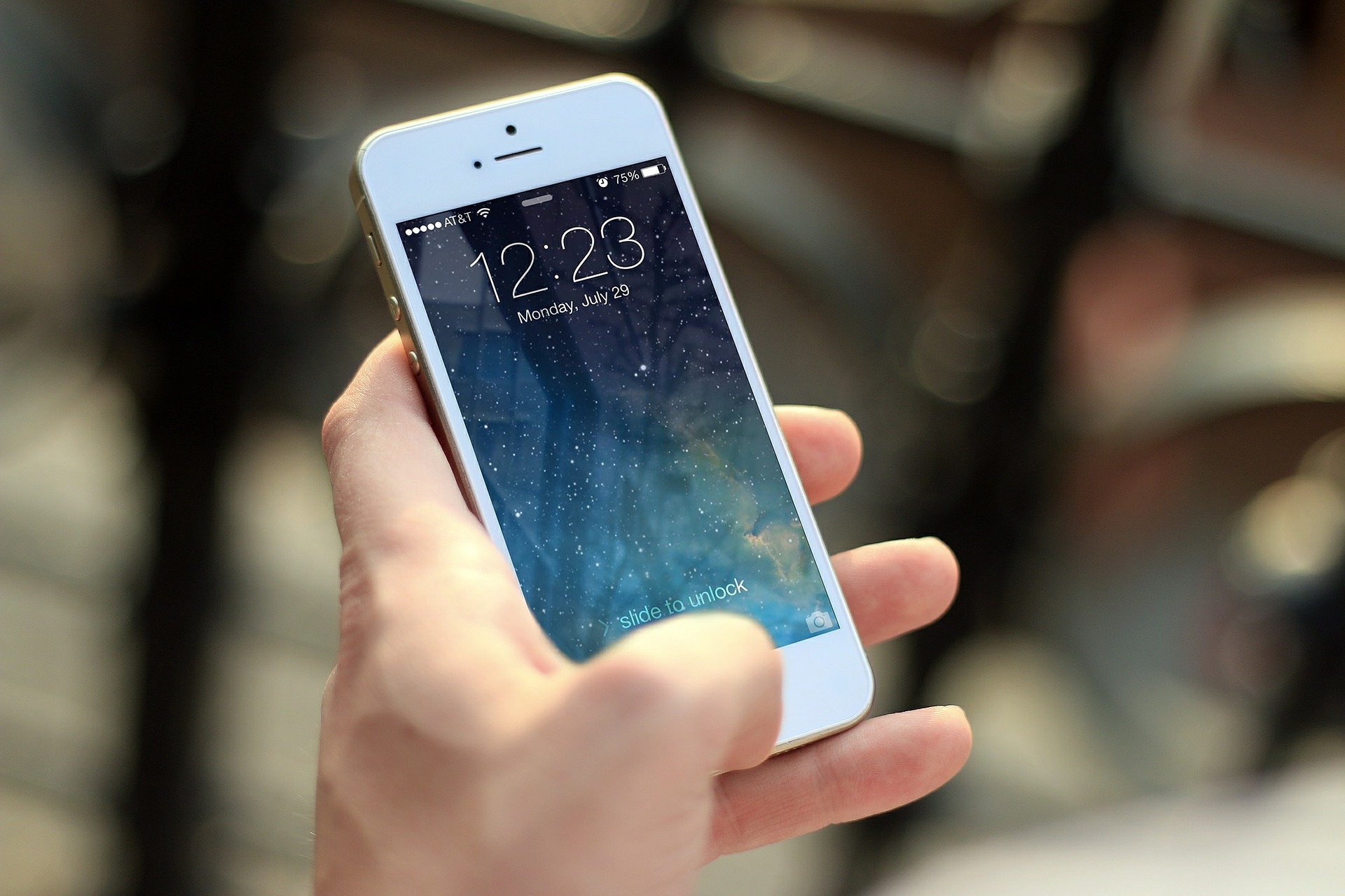 Imagem referente a Cascavelense processa a Apple após IPhone estragar durante viagem à Tailândia