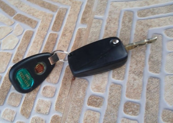 Imagem referente a Chave de veículo Fiat é encontrada na Rua Londrina; internauta deseja devolver o objeto ao dono