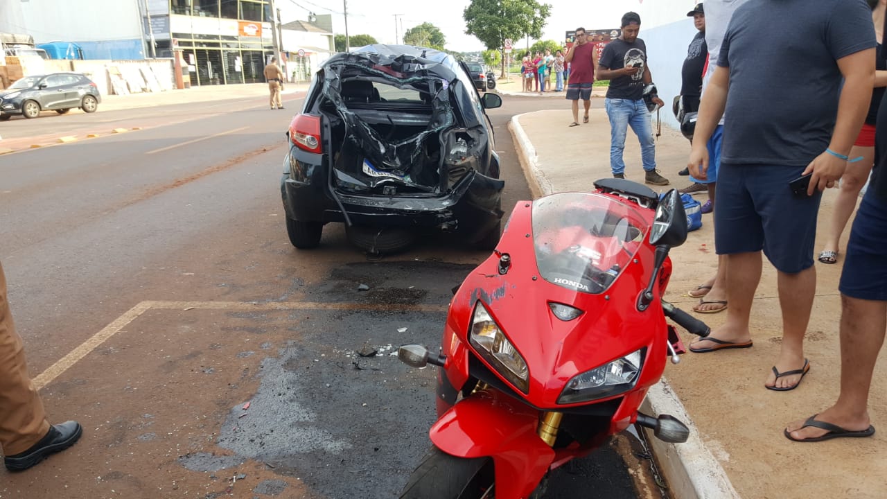 Imagem referente a Motociclista tem lesões graves em acidente na Avenida Tito Muffato