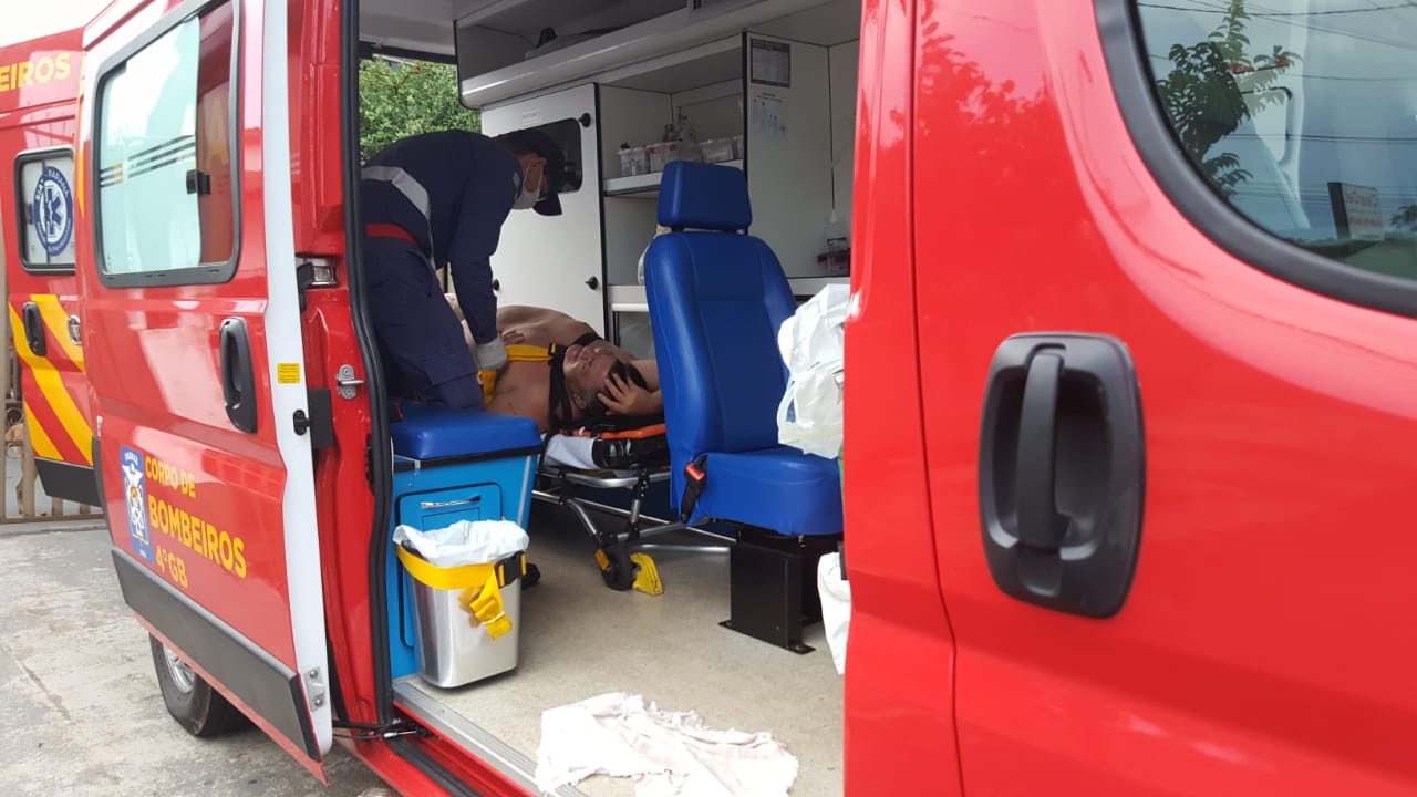 Imagem referente a Ao cair de escada, homem sofre lesão na região de tórax na Rua Marechal Deodoro, no Centro