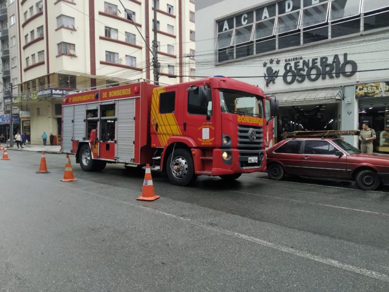 Imagem referente a Curitiba: Vazamento em botijão de gás provoca explosão em restaurante da Galeria Osório