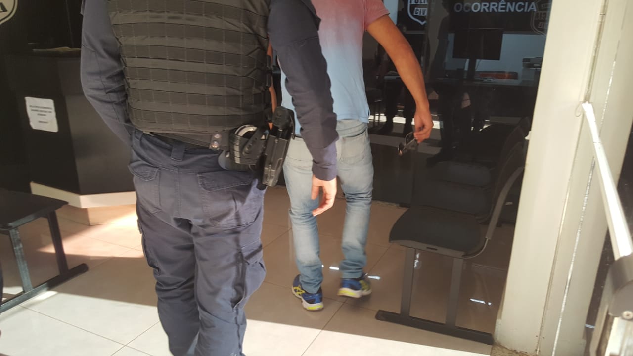 Imagem referente a Em desentendimento de trânsito, motorista de aplicativo desacata agente da Cettrans e acaba detido pela Guarda Municipal