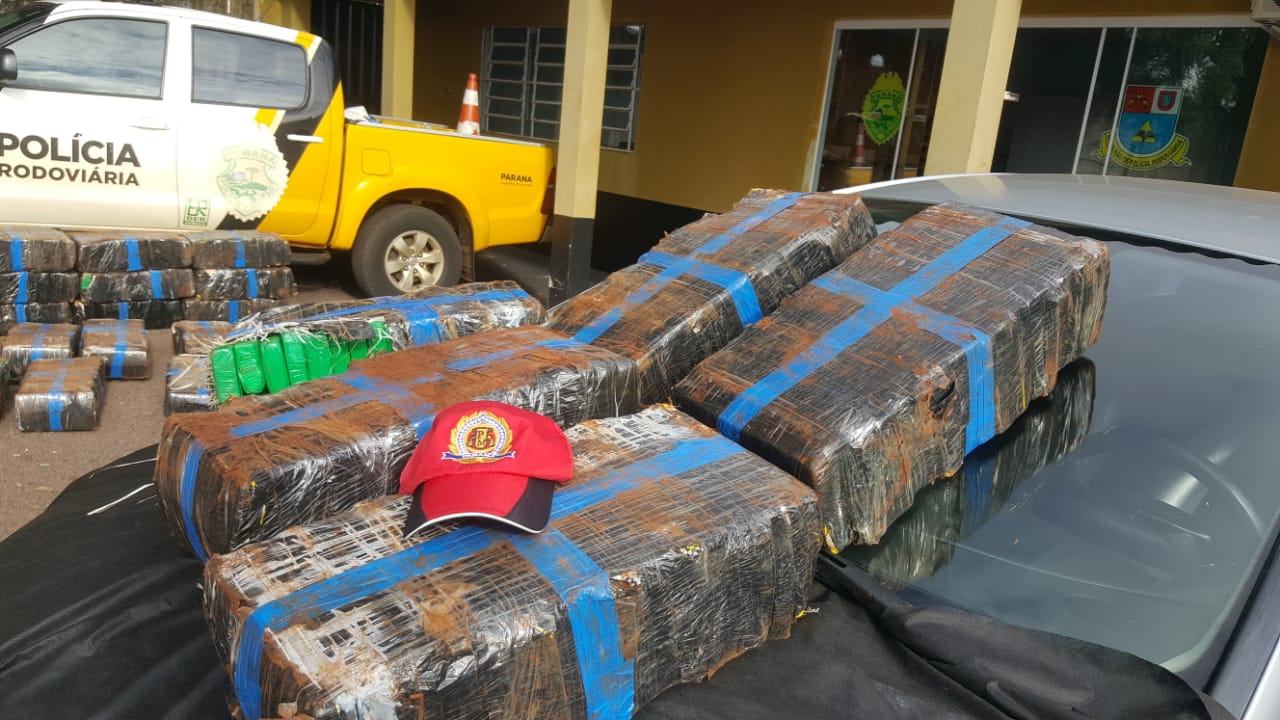 Imagem referente a Juvinópolis: PRE apreende 472 kg de maconha que eram transportados em carro furtado na PR-180