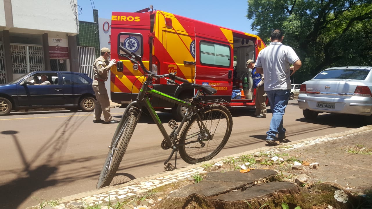 Imagem referente a Ciclista colide com caminhonete na Avenida Brasil, no Centro