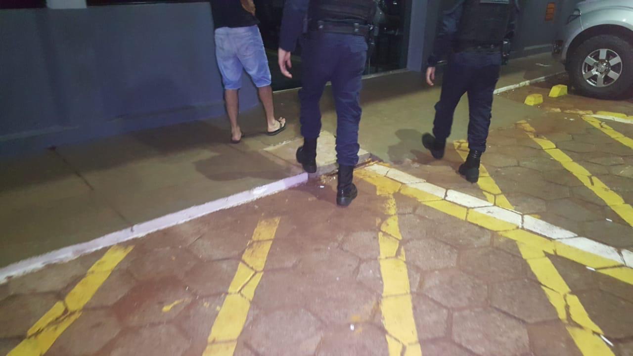 Imagem referente a Um dos motoristas, envolvido em colisão na Avenida Tancredo Neves, é detido por embriaguez