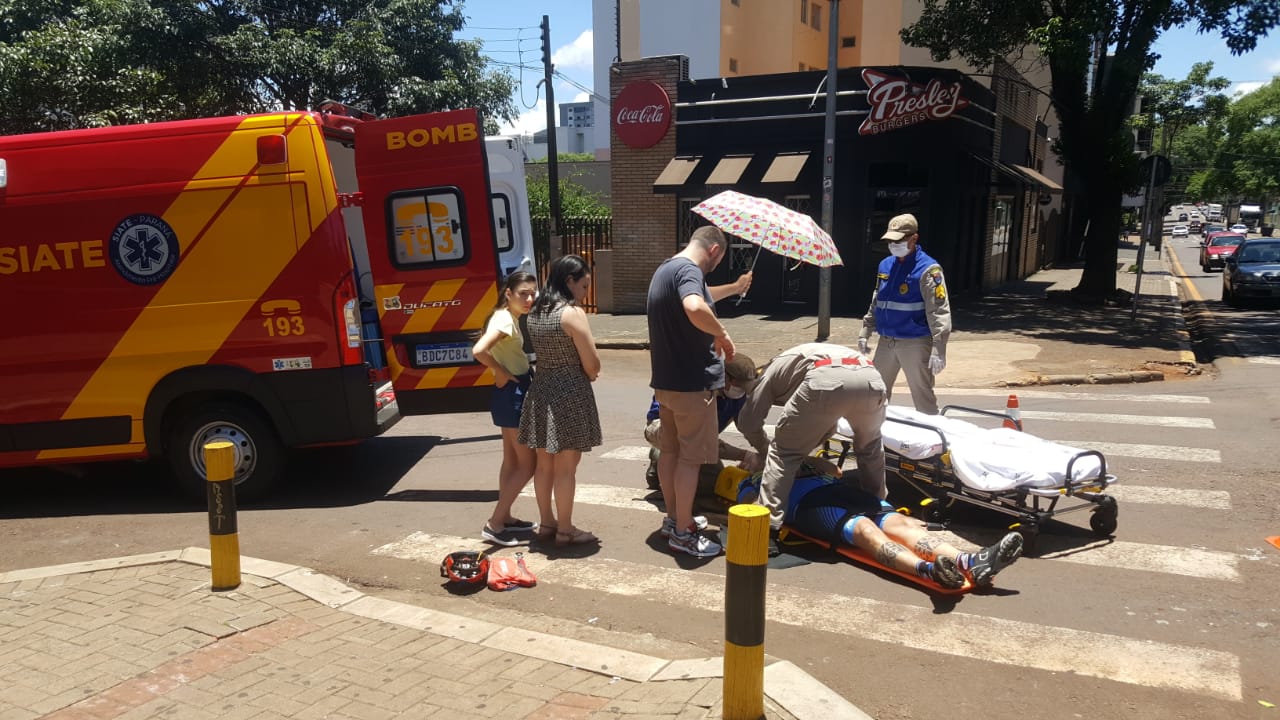 Imagem referente a Carro e bicicleta se envolvem em colisão na Rua Paraná