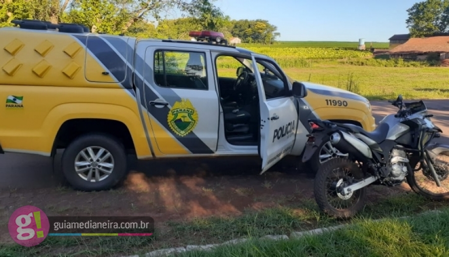Imagem referente a Com mandados de prisão e com moto roubada, casal é preso pela PM em Serranópolis do Iguaçu