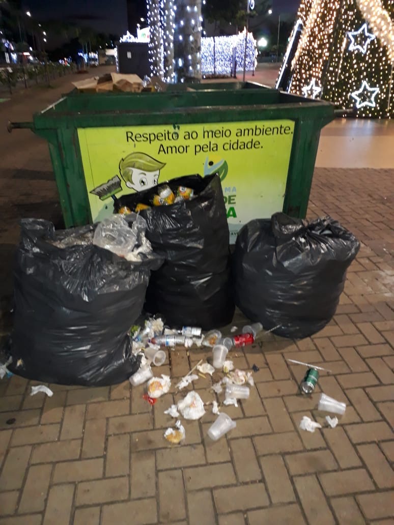 Imagem referente a Internauta denuncia descarte irregular de lixo no Centro de Cascavel