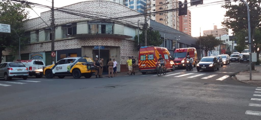 Imagem referente a Uma pessoa morre e outra fica ferida ao ser esfaqueada em hotel de Londrina