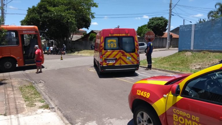 Imagem referente a Crianças em bicicleta são atropeladas por ônibus em São José dos Pinhais
