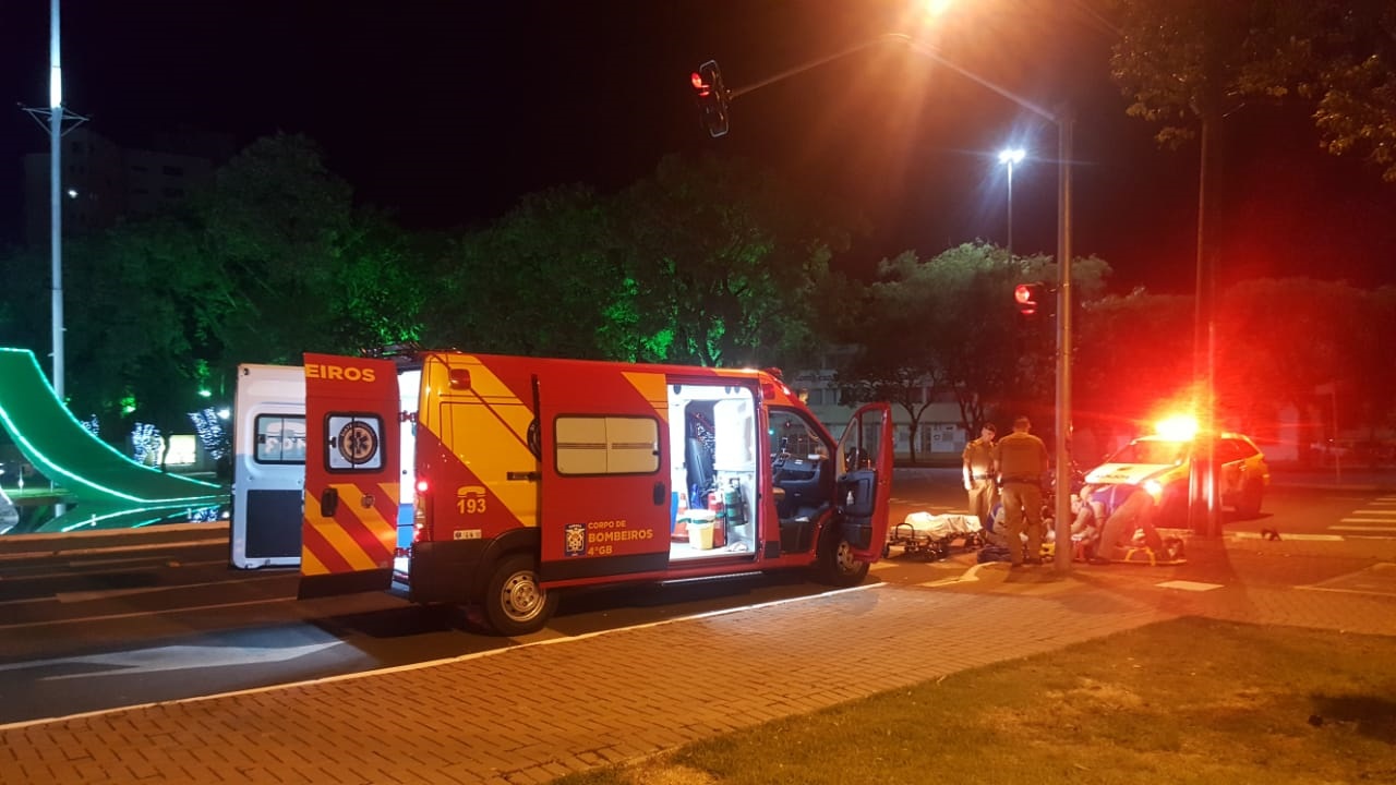 Imagem referente a Motociclista sofre queda próximo à Praça do Migrante e é socorrido pelo Siate