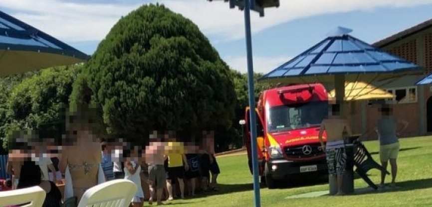 Imagem referente a Jovem de 21 anos morre após se afogar em piscina de clube em Medianeira; ele chegou a ser levado a um hospital