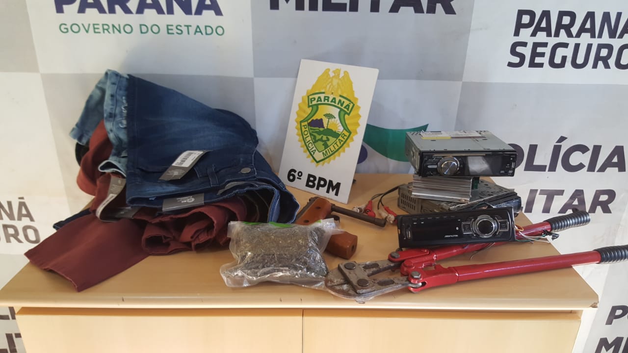 Imagem referente a Quatro pessoas são detidas com objetos sem procedência, veículos furtados e maconha, no Parque dos Ipês