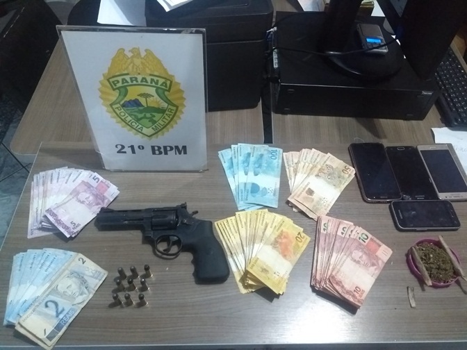 Imagem referente a Mulher é detida acusada do crime tráfico de drogas em Francisco Beltrão