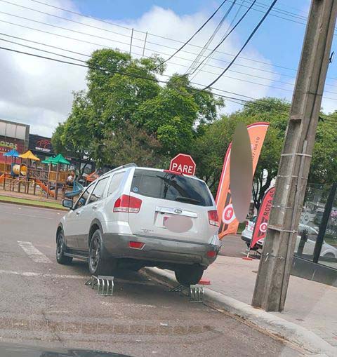 Imagem referente a Internauta reclama de veículos à venda que ocupam vagas de estacionamento no São Cristóvão