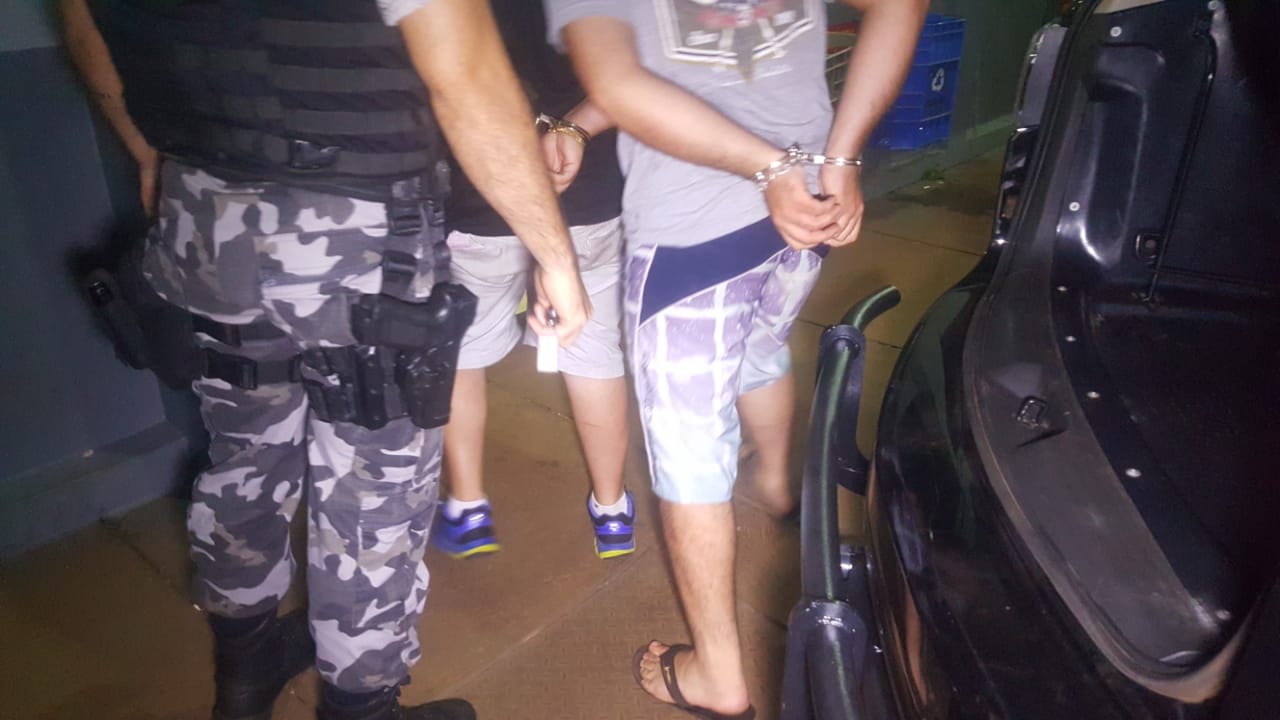 Imagem referente a Dois são detidos pelo Choque com veículo roubado