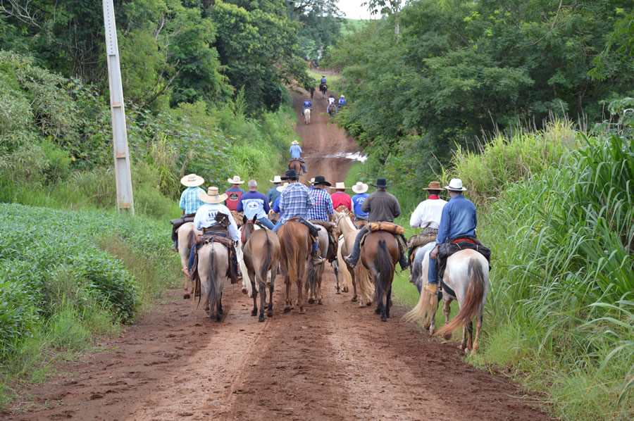 Imagem referente a Mais de 50 pessoas participam de Cavalgada de Mamborê a Lunardelli