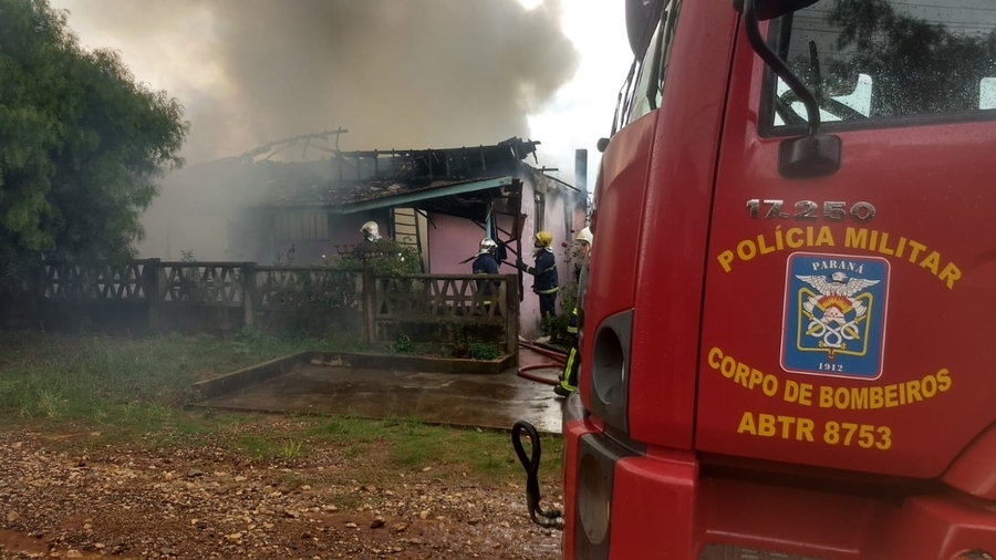 Imagem referente a Idoso sofre queimadura em 70% do corpo em incêndio em residência em Ponta Grossa