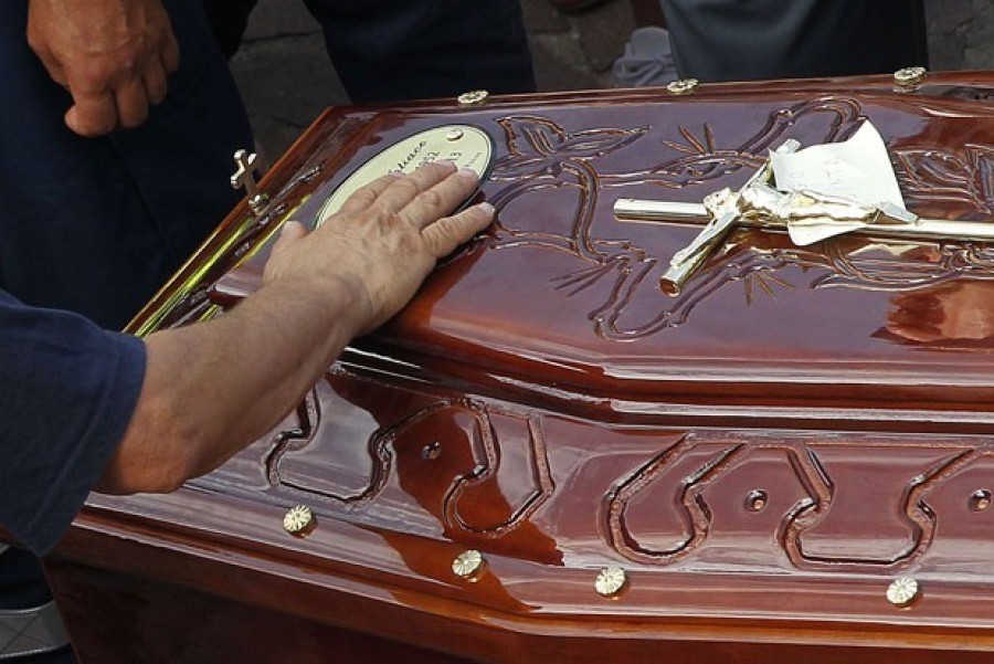 Imagem referente a Secretaria se manifesta sobre idosa que foi sepultada em caixão lacrado e exame para Covid-19 deu negativo