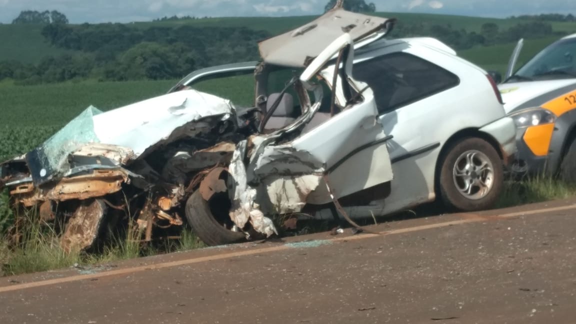 Imagem referente a Após grave colisão envolvendo carro e Van, condutor de automóvel morre em unidade hospitalar; Van é de Cascavel