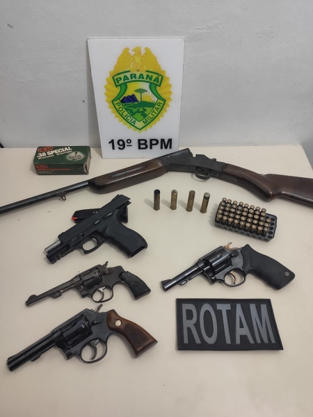 Imagem referente a Quatro pessoas são presas e cinco armas apreendidas pela PM em Toledo